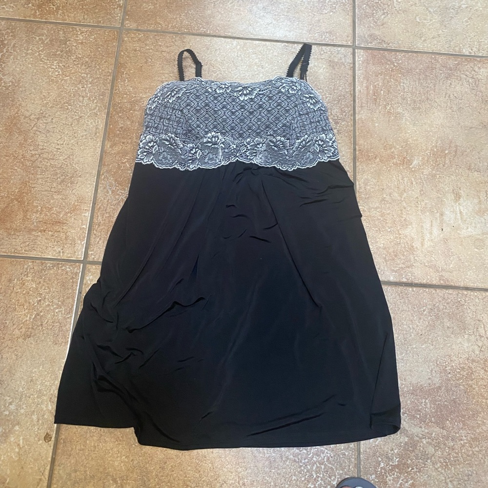 Very pretty black and white nightgown by Soma. Built in support. EUC
